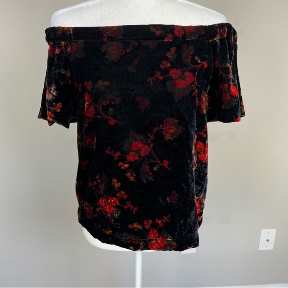 LOFT VELVET FLORAL OFF THE SHOULDER SHORT SLEEVE TOP SIZE XS PETITE BLACK/RED - Picture 11 of 16